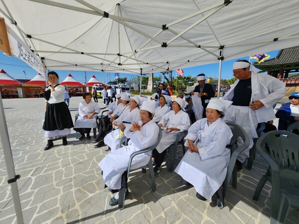 군산옥구들노래보존회원들이 한 대회의 경연을 준비하고 있다./ 사진= 군산시청 제공